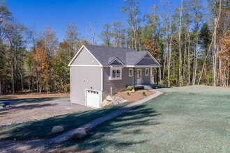 3114 Parade Rd in Laconia, NH - Foto de edificio - Building Photo