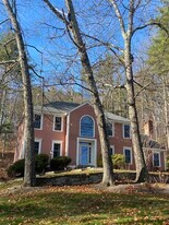 13 Bear Hill Rd in Windham, NH - Building Photo