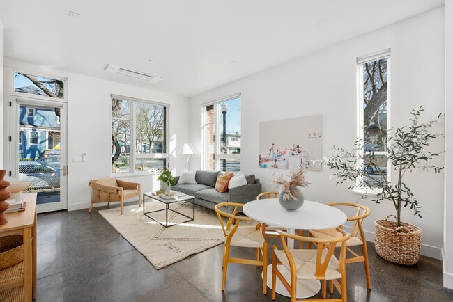 2230 I St in Sacramento, CA - Foto de edificio - Building Photo