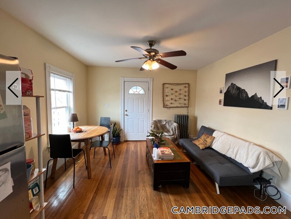 26 White St in Cambridge, MA - Building Photo