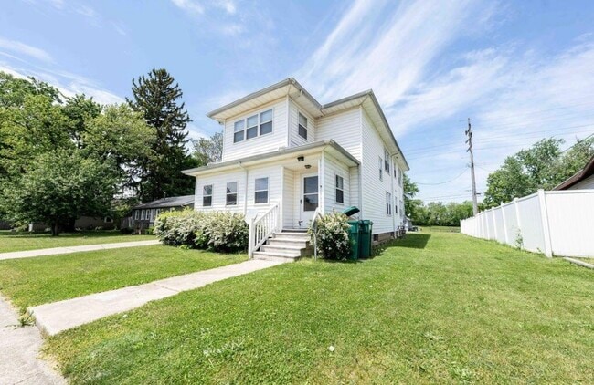 327 Planett St, Unit 327 planett street in La Porte, IN - Foto de edificio - Building Photo