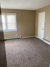 95 Grandview Dr in Shirley, NY - Building Photo - Building Photo