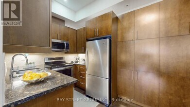 447 A Queen St E in Toronto, ON - Building Photo - Building Photo
