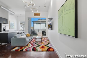 831 S Flores St in San Antonio, TX - Building Photo