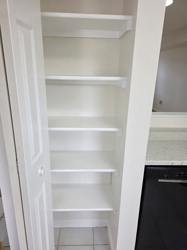 1144 1st St NW in Washington, DC - Foto de edificio - Building Photo