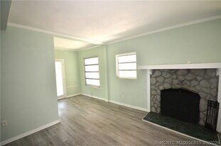 649 SW Cleveland Ave in Stuart, FL - Building Photo