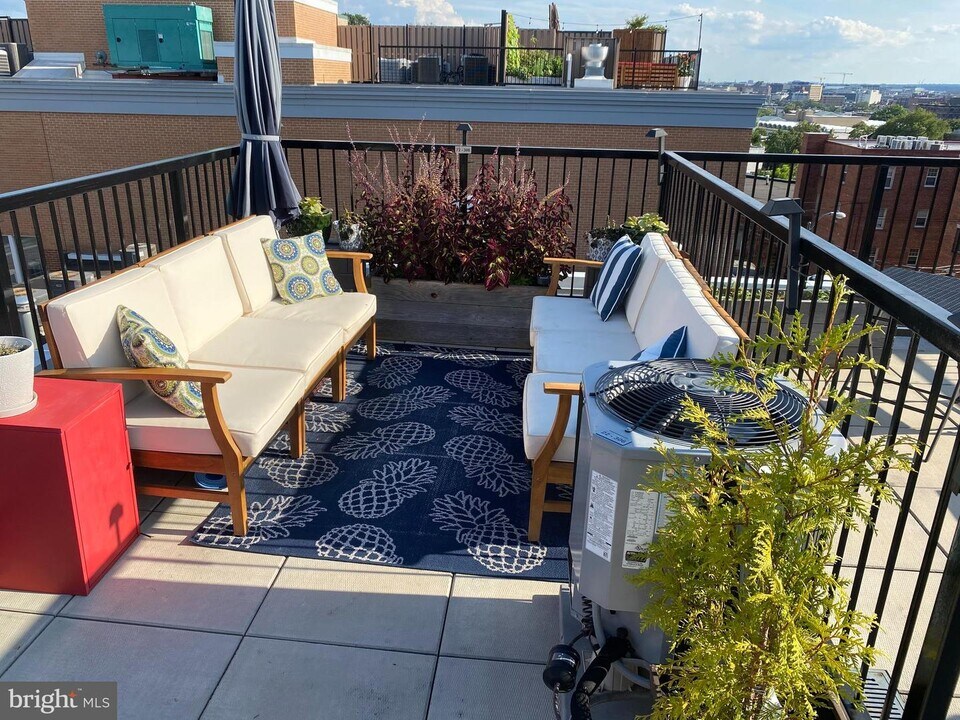 2422 17th St NW-Unit -306 in Washington, DC - Building Photo