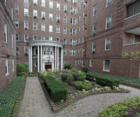 The Georgian House in Jamaica, NY - Foto de edificio - Building Photo