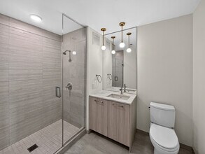 167 N Desplaines St, Unit 1212 in Chicago, IL - Building Photo - Building Photo