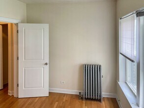 3921 N Pine Grove Ave, Unit 3 in Chicago, IL - Foto de edificio - Building Photo