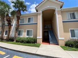 495 Las Cortes Ln in Orlando, FL - Building Photo