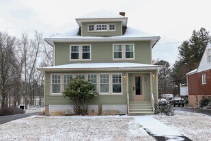 28 Roosevelt Ave in Middletown, NY - Building Photo