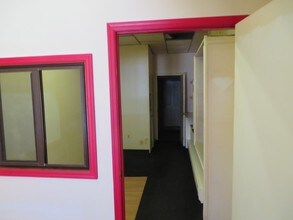 98 W Main St in Somerville, NJ - Building Photo - Interior Photo