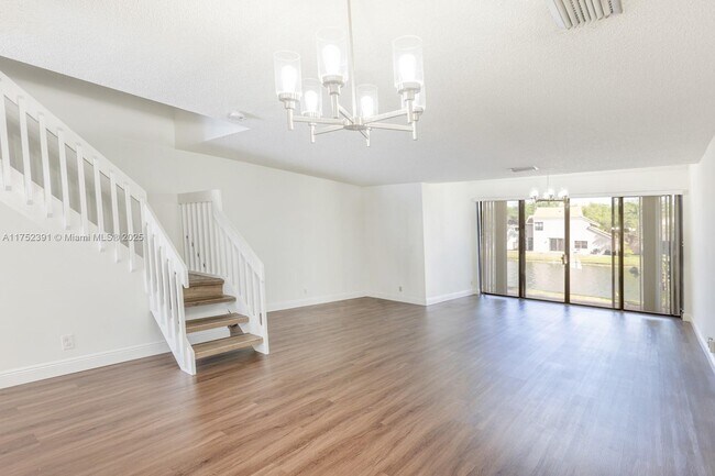 10701 NW 14th St in Plantation, FL - Building Photo - Building Photo