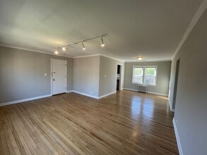 371 Central Ave, Unit 2E in Highland Park, IL - Foto de edificio - Building Photo