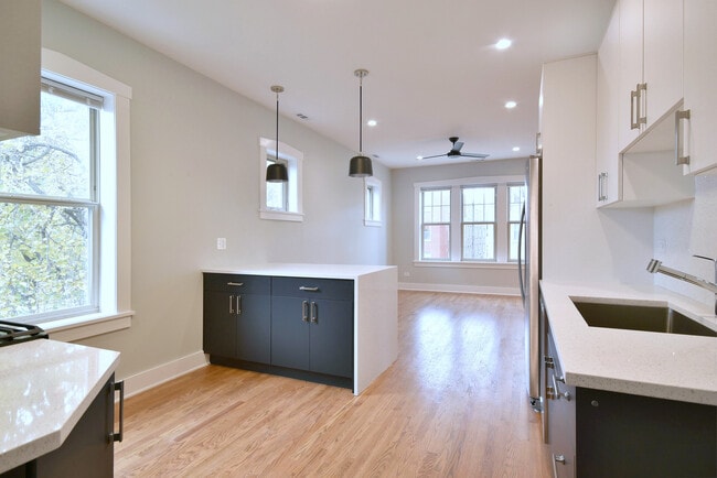 225 B Washington Blvd in Oak Park, IL - Building Photo - Building Photo