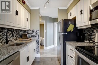 3227 King St E in Kitchener, ON - Building Photo - Building Photo