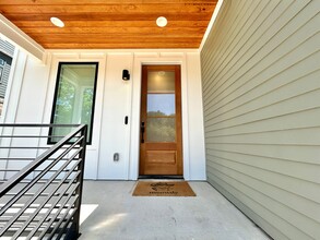 1225 Delano St in Austin, TX - Foto de edificio - Building Photo