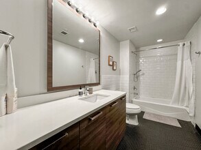 555 Evergreen St in Dallas, TX - Building Photo - Building Photo