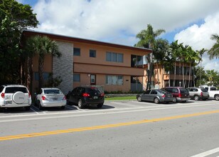 Capri Apartments in Bay Harbor Islands, FL - Building Photo - Building Photo