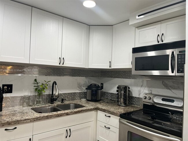 property at 4166 Inverrary Dr