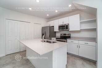 7169 Greenwood Park Cir in Ft. Myers, FL - Foto de edificio - Building Photo