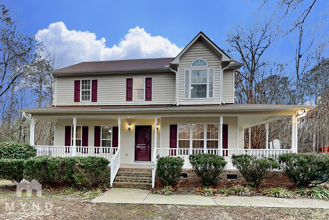 606 Blazing Star Ct in Garner, NC - Foto de edificio