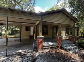 704 N Main St in Hinesville, GA - Building Photo