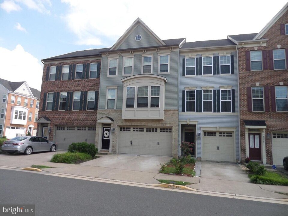 43359 Polenta Terrace in Chantilly, VA - Building Photo