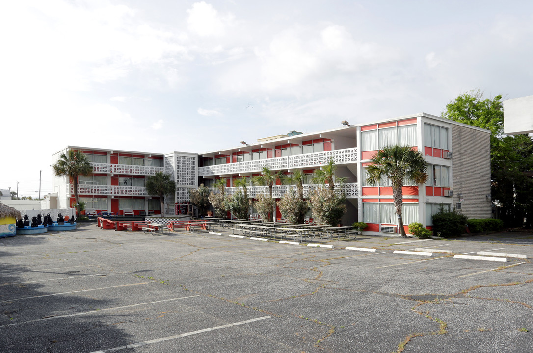 Palms Court in Myrtle Beach, SC - Building Photo