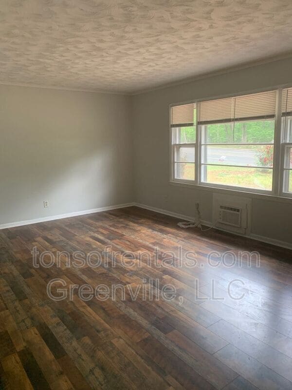 3844 S Pine St in Spartanburg, SC - Building Photo - Building Photo