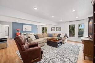 1 Marykirk Ln in Bella Vista, AR - Building Photo