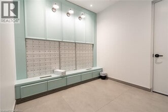 121 Hwy 8 in Stoney Creek, ON - Building Photo - Building Photo