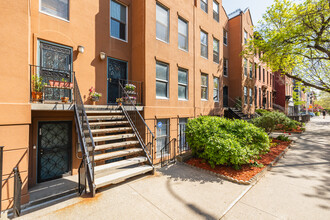 151 Gates Ave in Brooklyn, NY - Building Photo - Building Photo