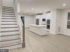 24158 Thurso Sq in Sterling, VA - Building Photo - Building Photo