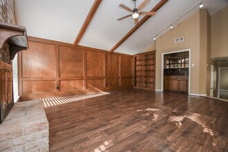 7411 Betanna Dr in Houston, TX - Building Photo - Building Photo