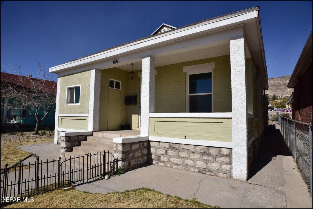 1925 Arizona Ave in El Paso, TX - Building Photo
