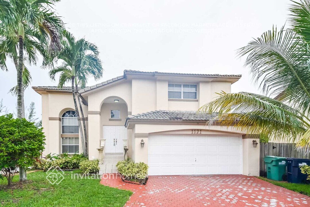 1121 NW 129th Pl in Miami, FL - Building Photo