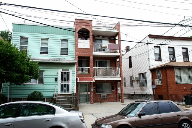 3122 137th St in Flushing, NY - Building Photo - Building Photo