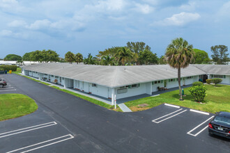 Leisureville Golf View Condominiums in Boynton Beach, FL - Building Photo - Building Photo