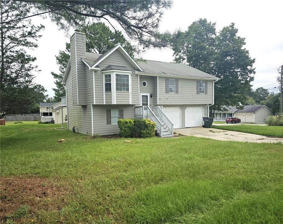 2868 Rocky Pointe Way in Snellville, GA - Building Photo