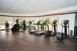 4021 Gulf Shore Blvd N in Naples, FL - Foto de edificio - Building Photo