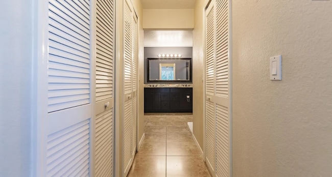 14801 Royal Oak Ct in Ft. Myers, FL - Building Photo - Building Photo