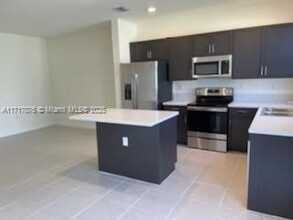 11090 W 32nd Ln in Hialeah, FL - Building Photo - Building Photo