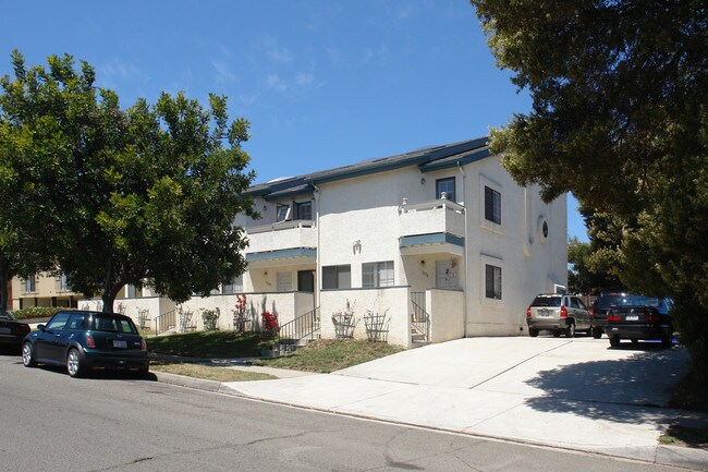 1560 Thomas Ave in San Diego, CA - Building Photo - Building Photo