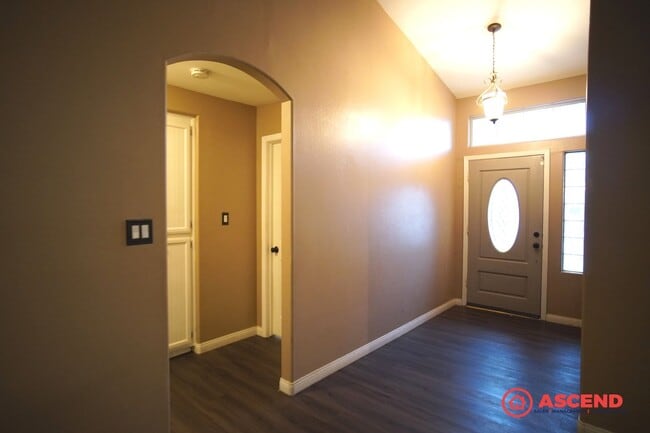 10808 Academy Ave in Bakersfield, CA - Building Photo - Building Photo