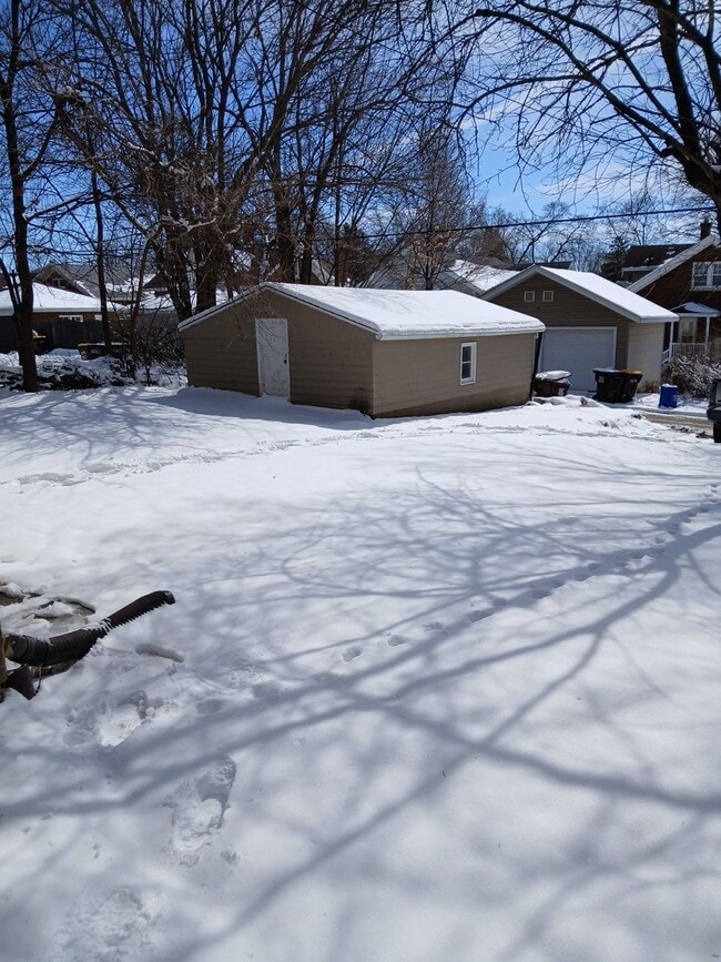 2305 Broadway in Rockford, IL - Building Photo - Building Photo
