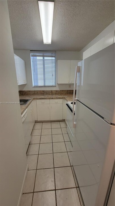 126 SW 17th Rd, Unit 507 in Miami, FL - Building Photo