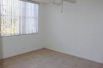 486 NW 165th St in Miami, FL - Building Photo - Building Photo