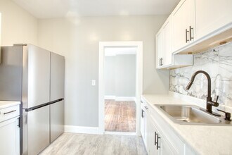 325 Chestnut St-Unit -1st Fl in New Britain, CT - Building Photo - Building Photo